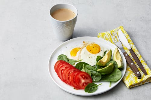 Simple keto breakfast with fried eggs and veggies